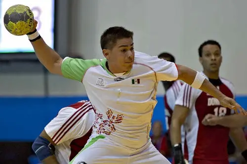 México obtiene primer triunfo en balonmano varonil