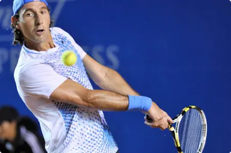 Avanza Santiago González en Wimbledon