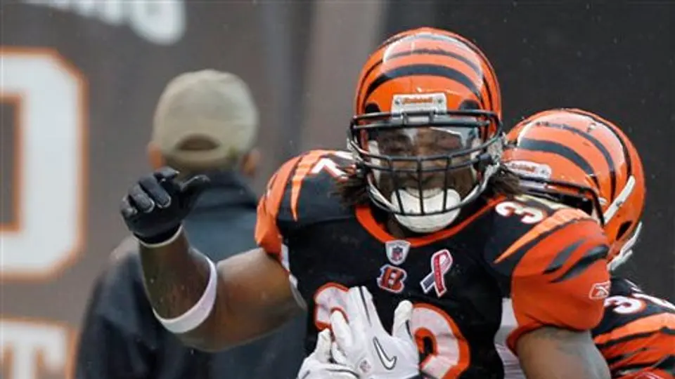 Cedric Benson suspendido por indisciplina durante el paro