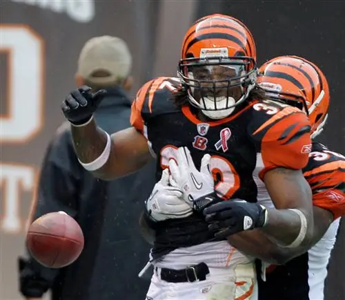 Cedric Benson suspendido por indisciplina durante el paro