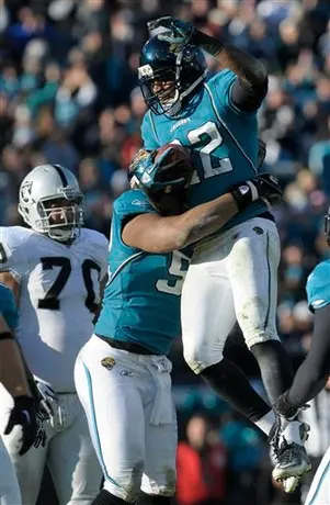 Garrard anota tres TD; Jaguares remonta y vence 38-31 a Raiders