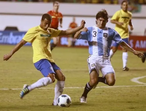 Con goles de Lucas y Neymar, Brasil venció 2-0 a Argentina