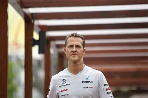 En Mercedes esperan retener a Schumacher hasta 2013