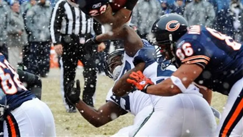 Cutler imparable; Osos doblega 35-24 a Seattle