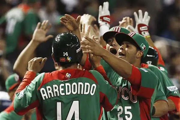 México vence a EU en el Clásico Mundial