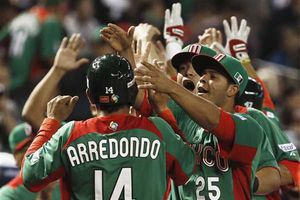 México vence a EU en el Clásico Mundial