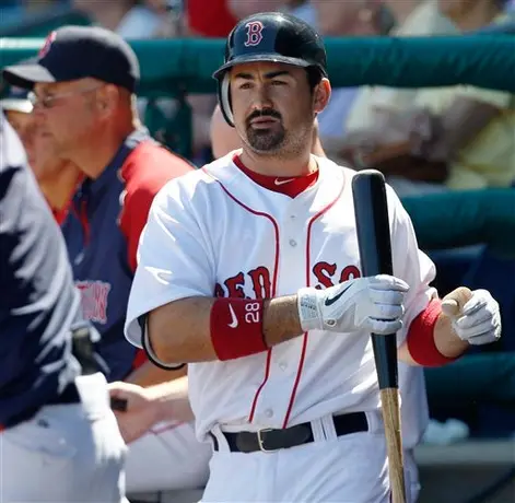 Adrián González conecta sencillo en su debut con Boston