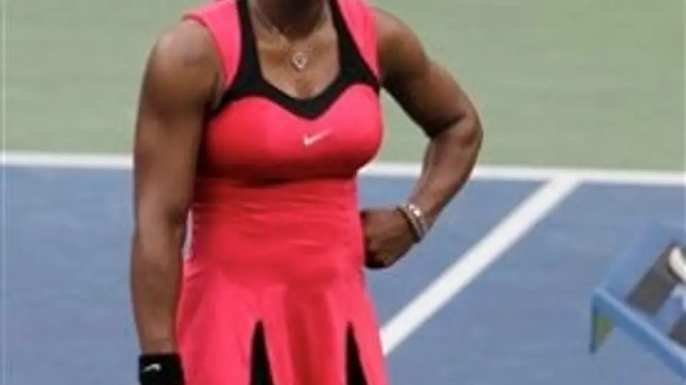 Multan a Serena Williams por "abuso verbal"