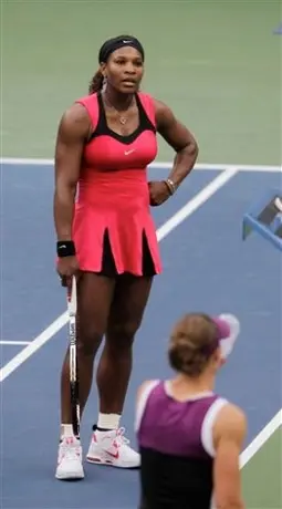 Multan a Serena Williams por "abuso verbal"