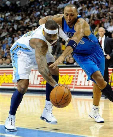 Dallas vence en final de alarido 102-101 a Denver; Nowitzki anota 35 puntos