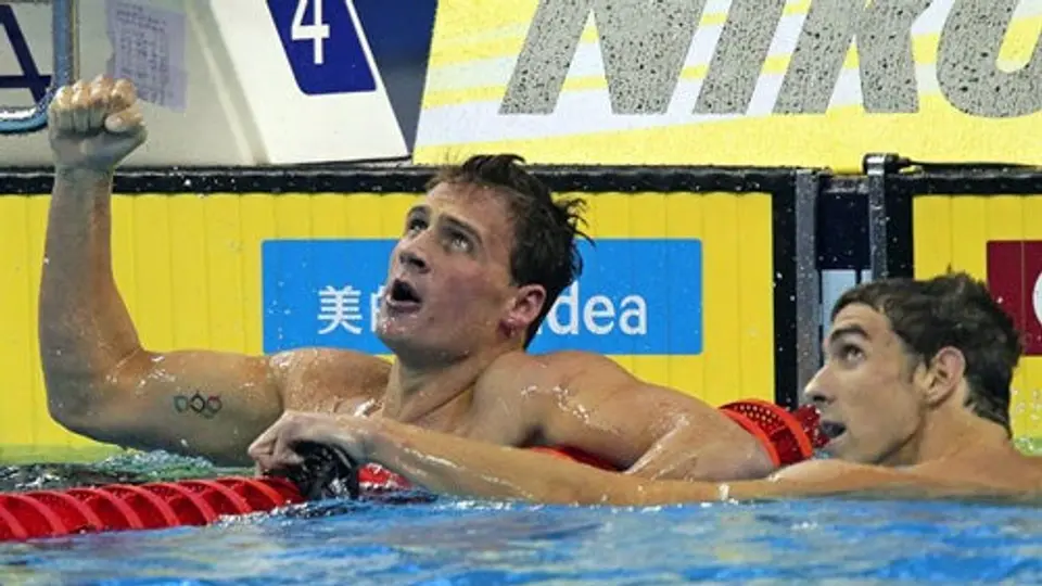 Lochte vence a Phelps otra vez e implanta nuevo récord del mundo
