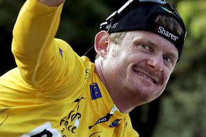 Landis señala como vendedor de droga a ex entrenador de Contador