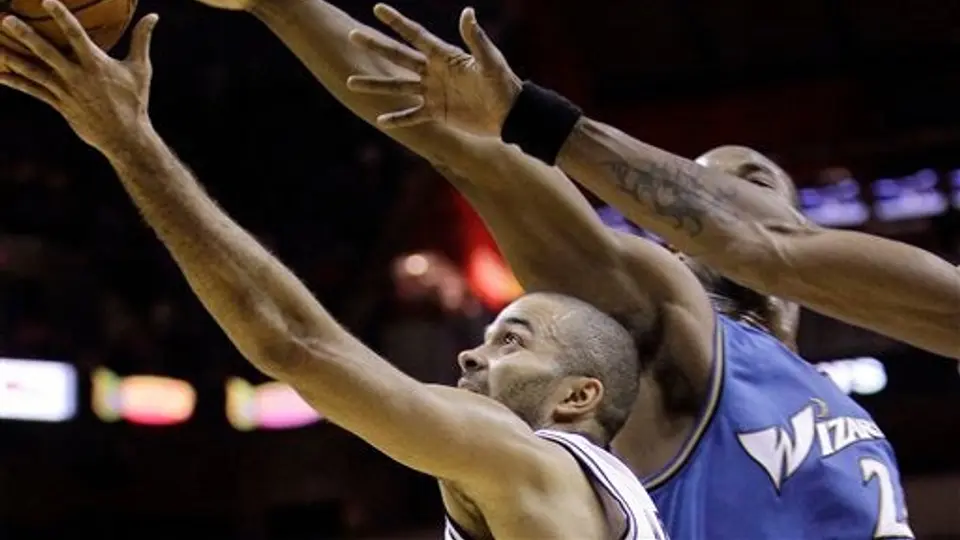 Parker brilla en victoria de Spurs 94-80 ante Washington