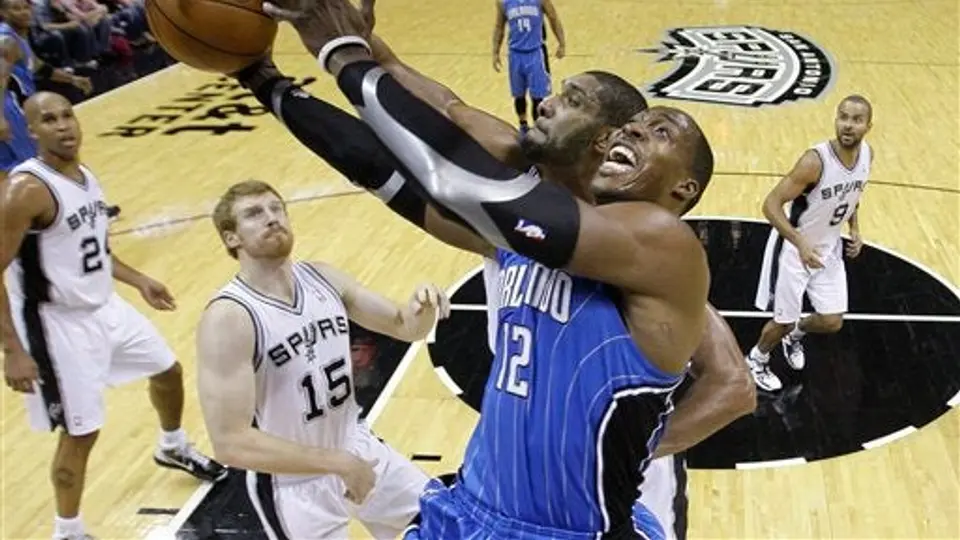 Ginóbili y Parker recuperan liderato para Spurs al vencer al Magic