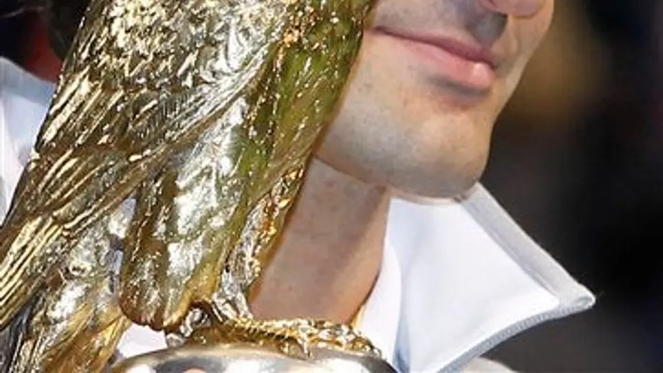 Federer vence a Davydenko y se corona en Abierto de Qatar