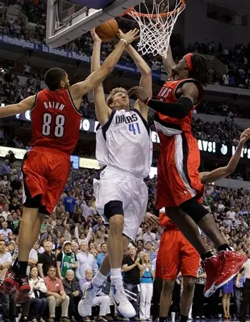 Dallas derrota a Portland con 28 puntos de Nowitzki