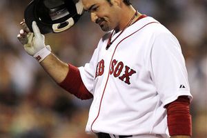 Terrible noche de Adrián González