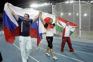 Japonés Murofushi gana el oro en martillo