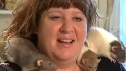 Mujer estadounidense cambia a su marido por 19 ratas
