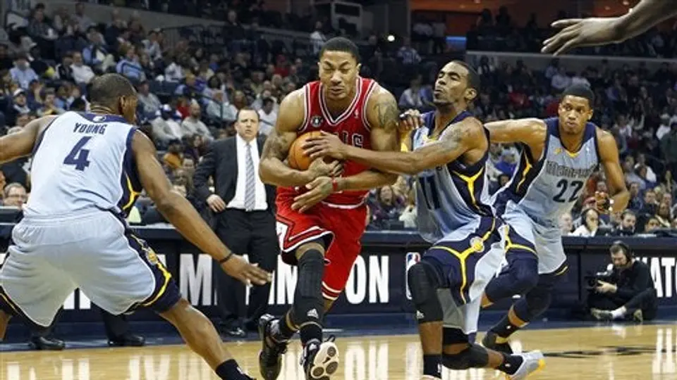 Rose logra triple-doble; Chicago vence 96-84 a Grizzlies