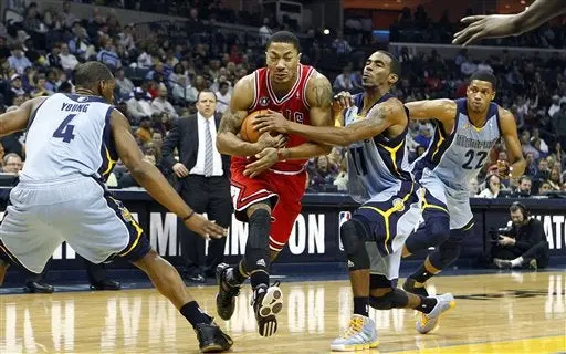Rose logra triple-doble; Chicago vence 96-84 a Grizzlies