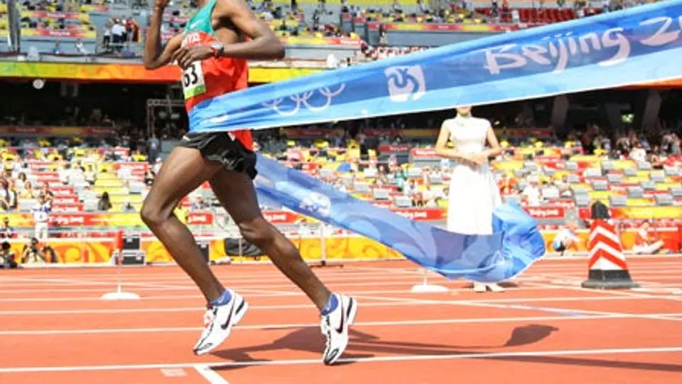 Acusan a campeón olímpico de Beijing por amenazar de muerte a su mujer