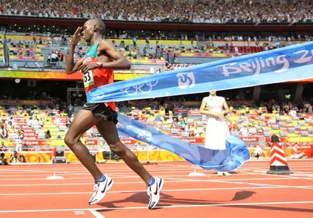 Acusan a campeón olímpico de Beijing por amenazar de muerte a su mujer