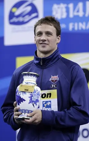 Lochte gana oro en los 400 metros combinados