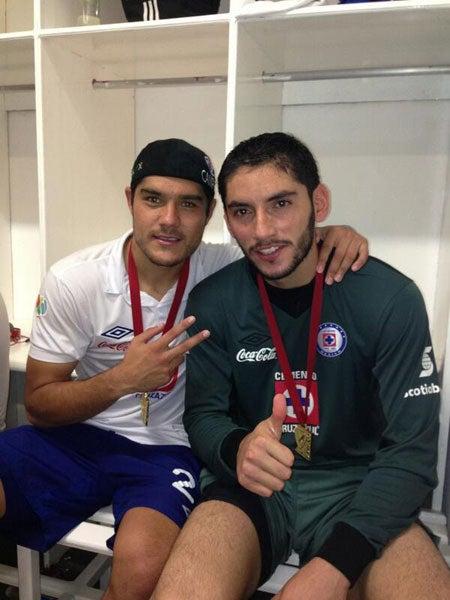 Corona, el héroe del partido celebrando el título | TWITTER JAVIER OROZCO