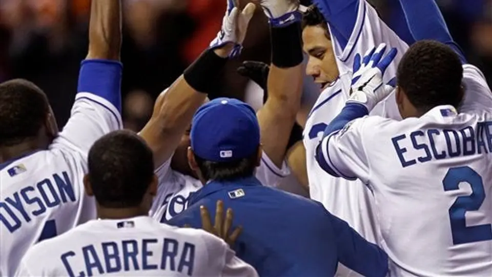 Colabora Joakim Soria en el triunfo de Kansas sobre Anaheim