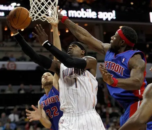 Silas gana en debut; Bobcats vence 105-100 a Detroit