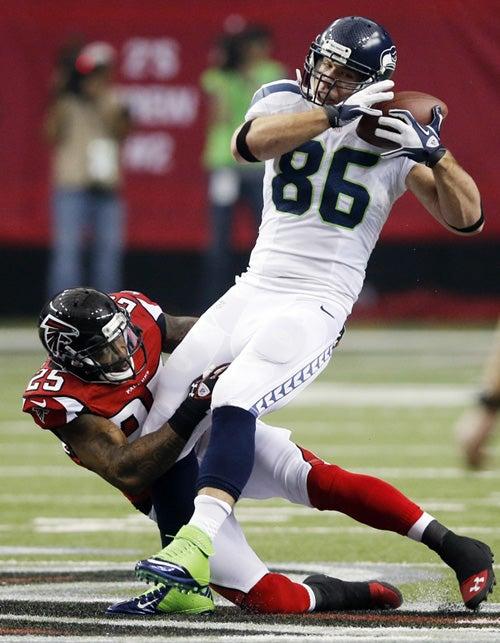 William Moore detiene el avance de Zach | AP