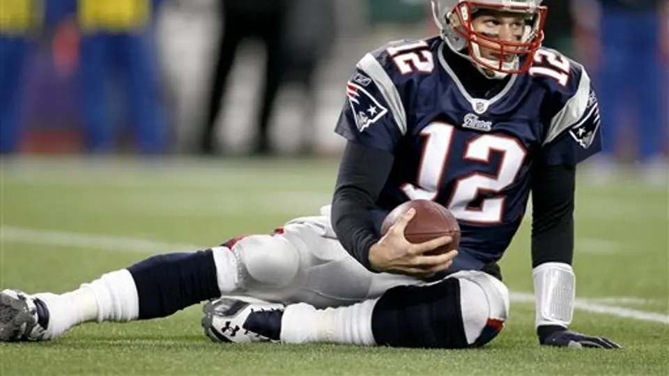 Operan a Brady del pie derecho y se perderá el Pro Bowl