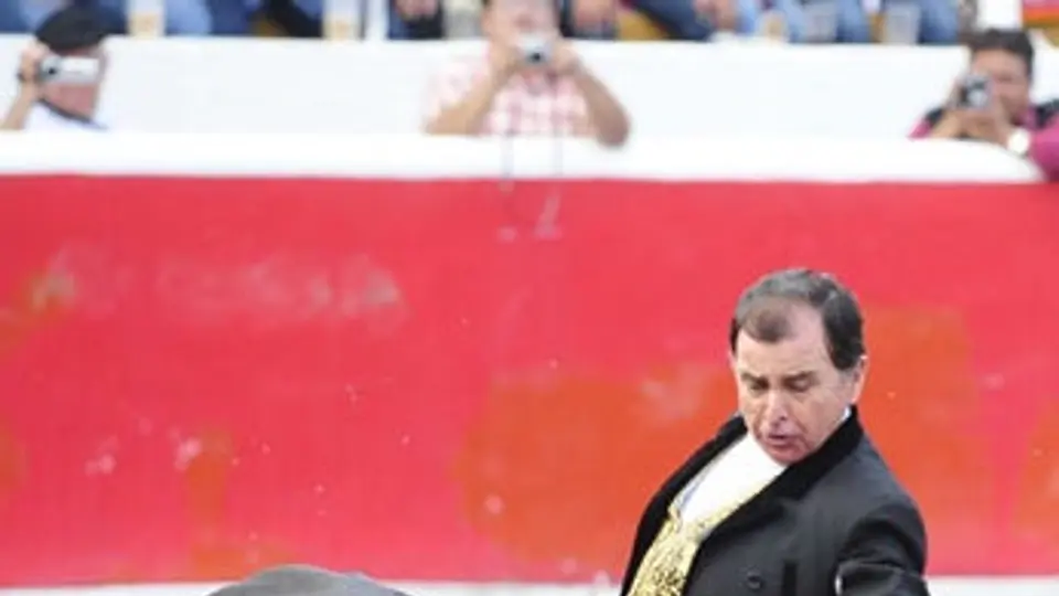 Eloy Cavazos se presenta hoy por ayudar