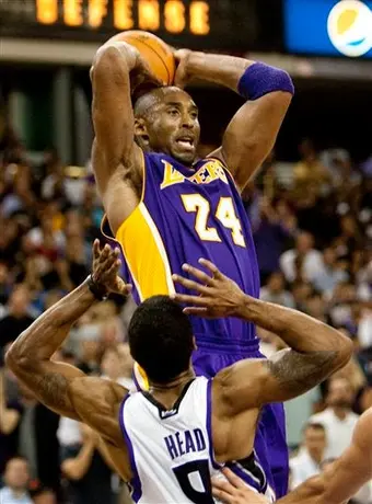 Kobe Bryant se convierte en el 'Laker' con más minutos jugados