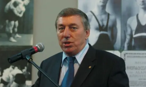 Renuncia presidente de lucha tras eliminación del deporte de Olímpicos