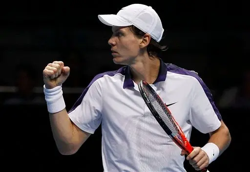 Berdych se impone a Roddick en dos sets y va contra Nadal