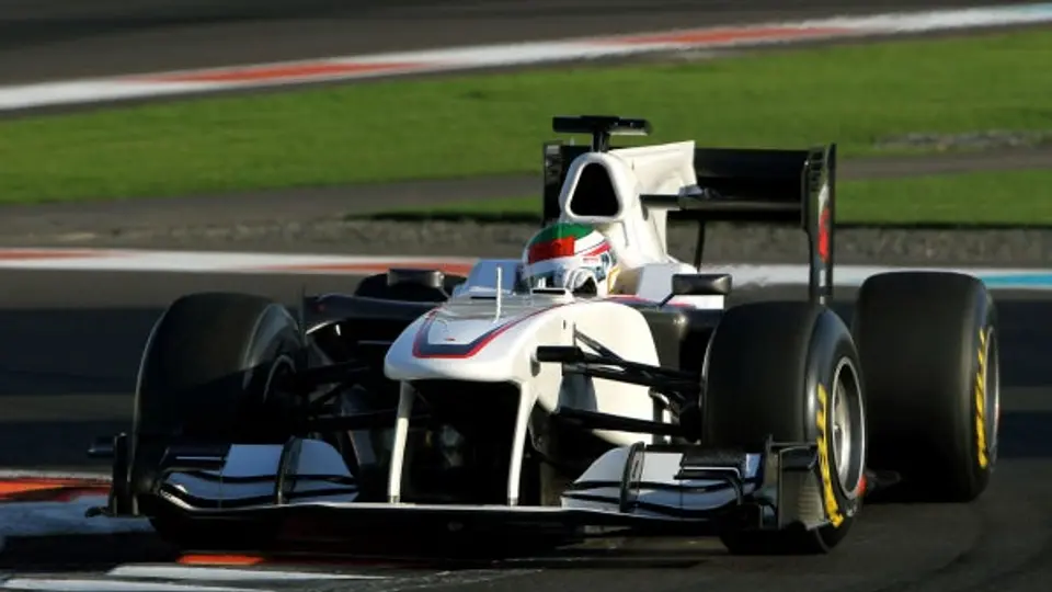 Checo termina en cuarto sitio en Cataluña