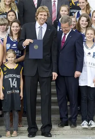 Nowitzki recibe reconocimiento en Alemania