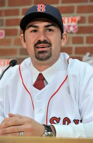 Adrián González, el quinto mexicano que llega a Medias Rojas