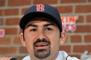 Adrián González, el quinto mexicano que llega a Medias Rojas