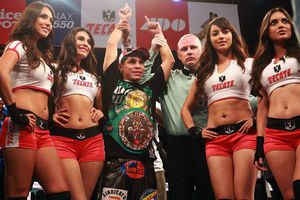 Édgar Sosa noquea al 'Archi' Solís en el segundo round