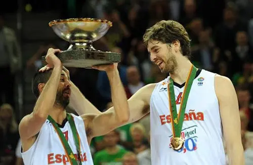 España se consagra bicampeona de Europa en basquetbol
