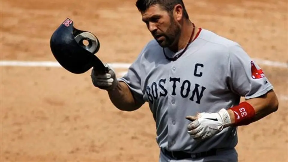 Medias Rojas derrota a Filis con jonrones de Varitek