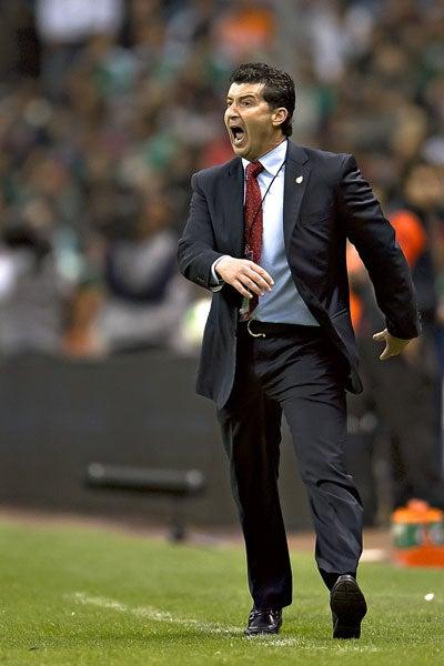Chepo da indicaciones a sus jugadores | MEXSPORT
