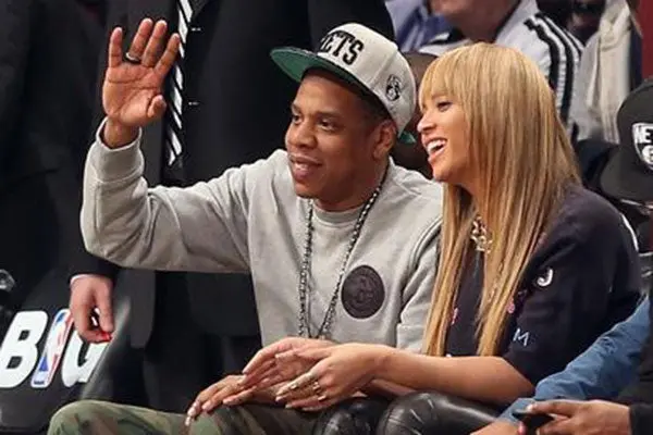 Planea Jay-Z vender sus acciones en los Nets