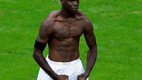 Balotelli se inmortaliza y manda hacer su propia estatua