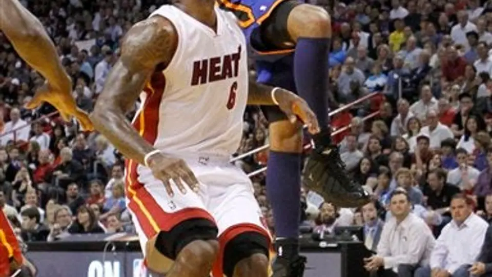 Carmelo Anthony guía triunfo de Knicks sobre el Heat