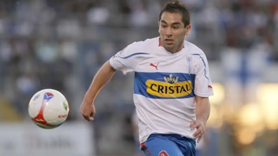 Chileno Meneses adelanta su llegada al América