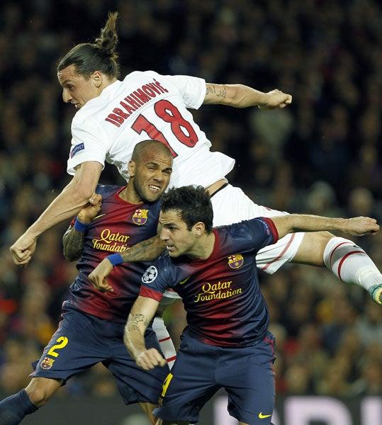 La disputa por el balón ha sido muy intensa | EFE